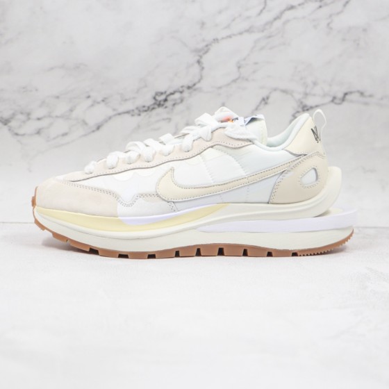 Nike Vaporwaffle sacai Sail Gum DD1875-100